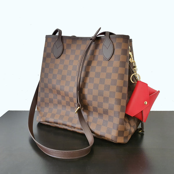 How to turn the Louis Vuitton Neverfull MM into a crossbody bag