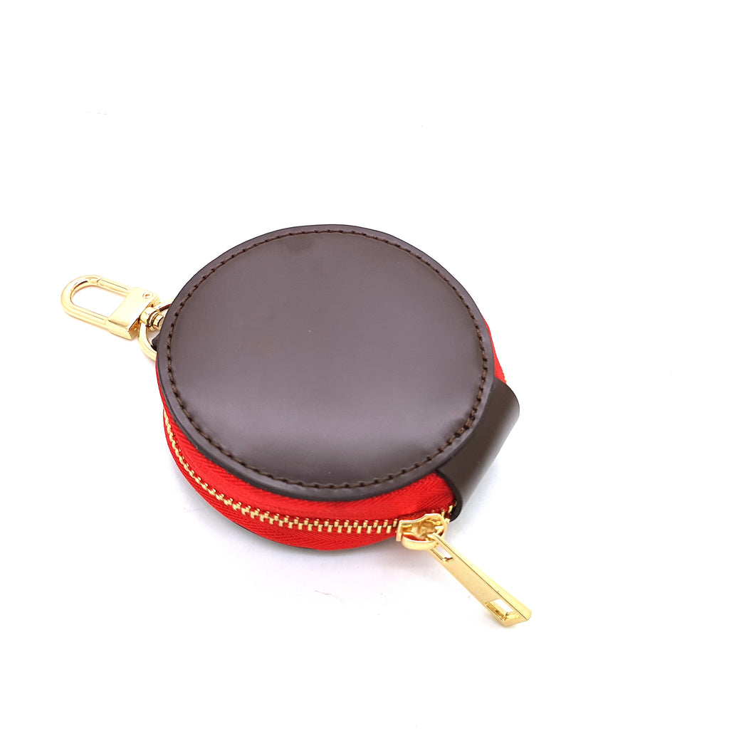 color leather coin purse and key ring — MUSEUM OUTLETS
