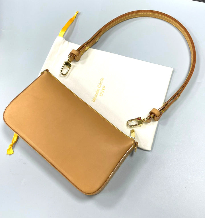 La pochette Honey Vachetta leather Medium Pouch – dressupyourpurse