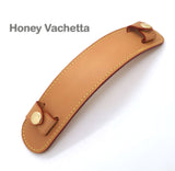 <transcy>蜂蜜Patina Vachetta皮革纽扣按扣表带，用于Twin Pochette</transcy>